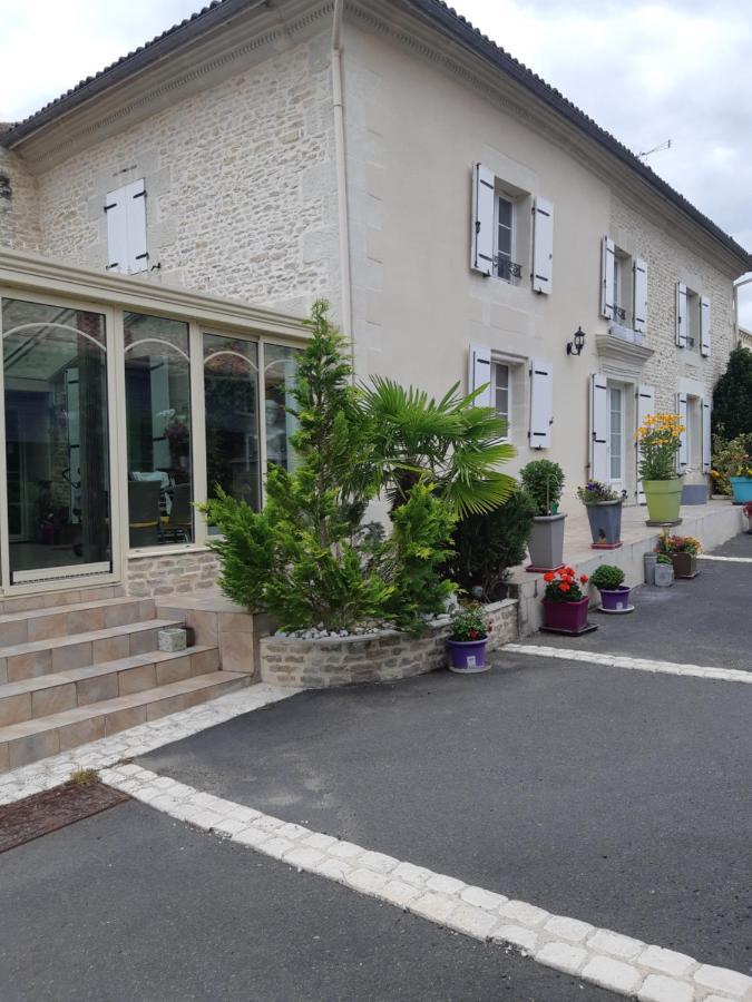 LES ORCHIDEES Ch Hôtes B&B 14 personnes Jaunay-Clan Extérieur photo